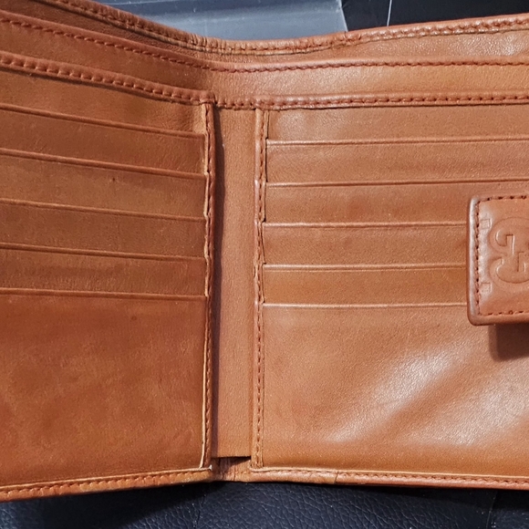 AUTHENTIC GUCCI GG embossed compact with snap wallet - Picture 7 of 9